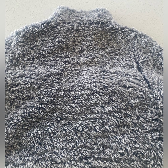 Cozy Black and White Sherpa Sweater - Picture 4 of 6